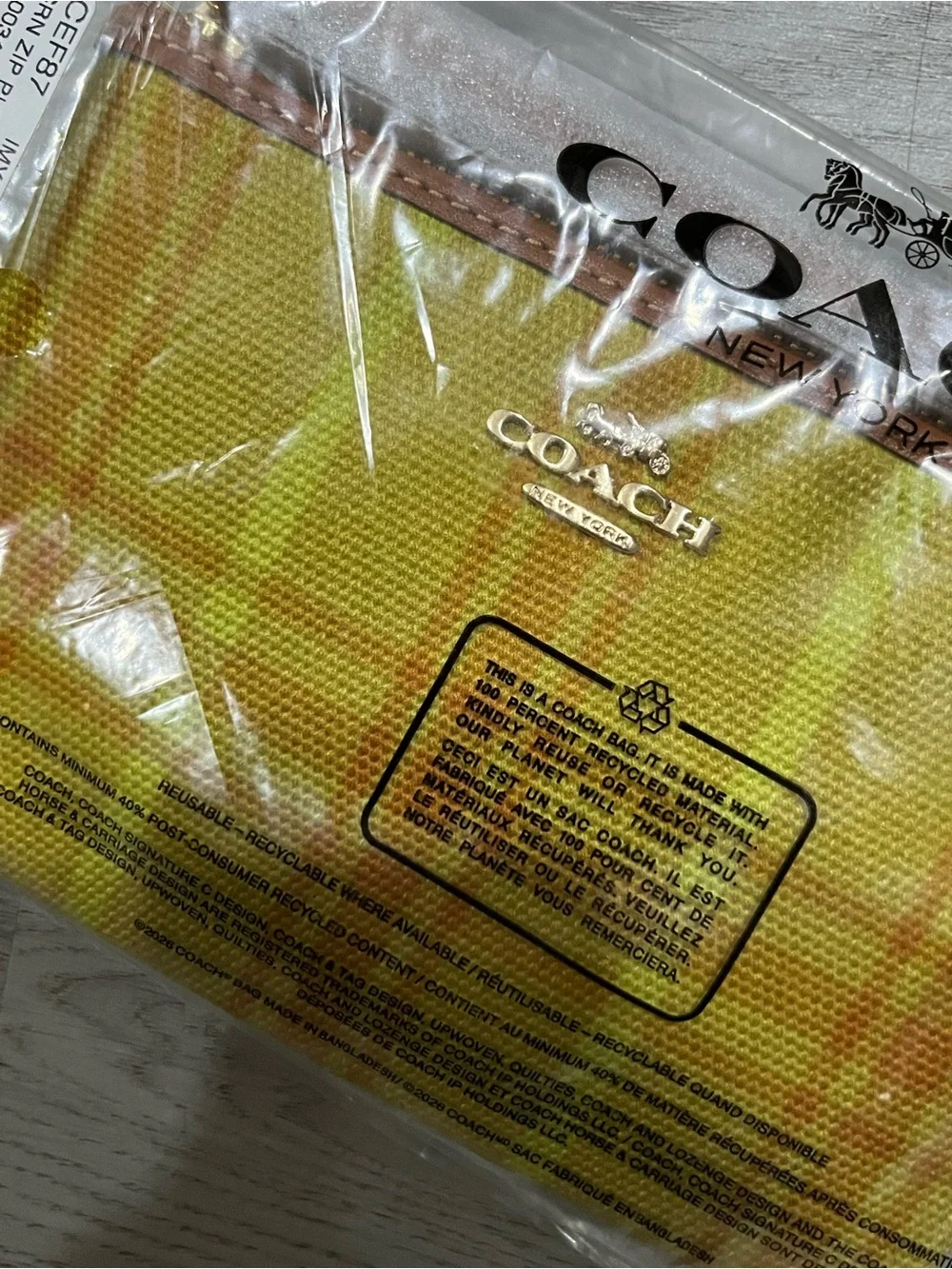 Coach corner zip
